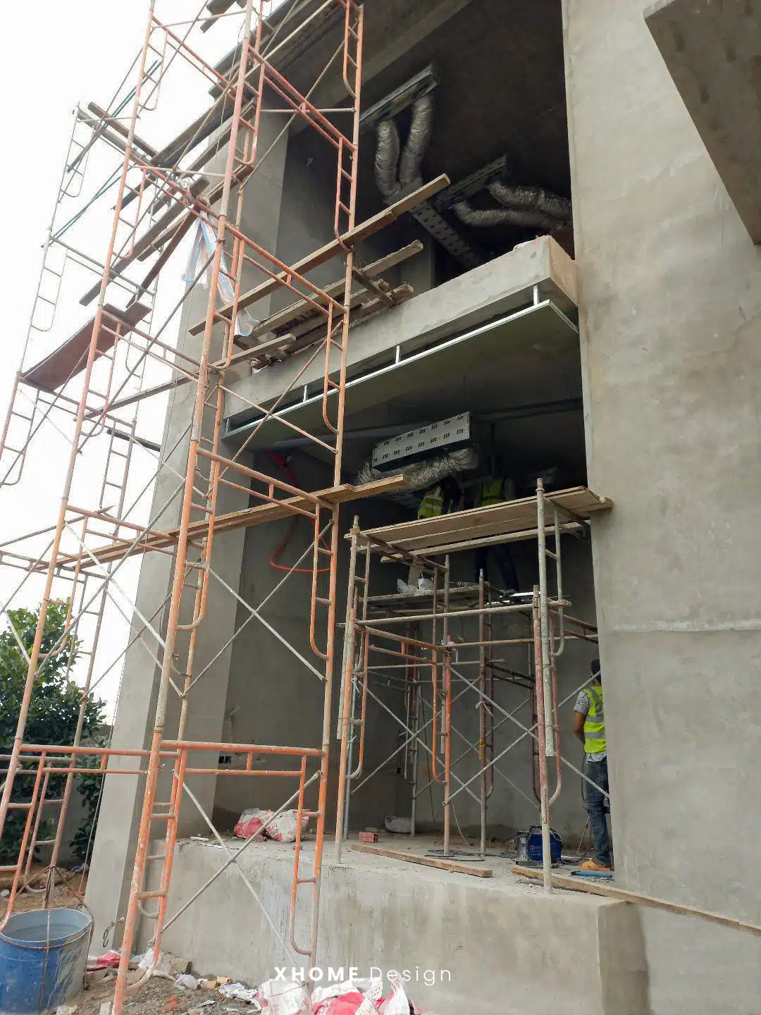 What factors does the cost of building a neoclassical house include?