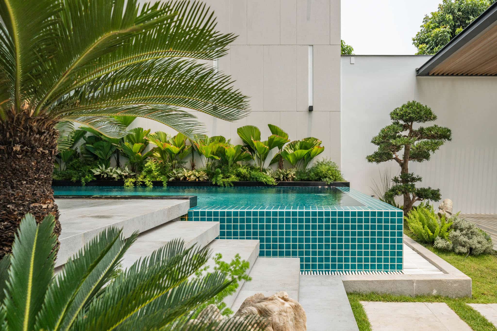 Gạch Mosaic lát hồ bơi