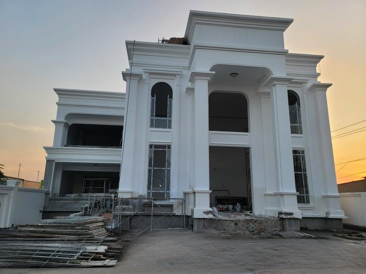Latest Detailed Price List for a Complete 2-Story Villa Construction Package (2026) Latest detailed price quote for building a 2-story villa.